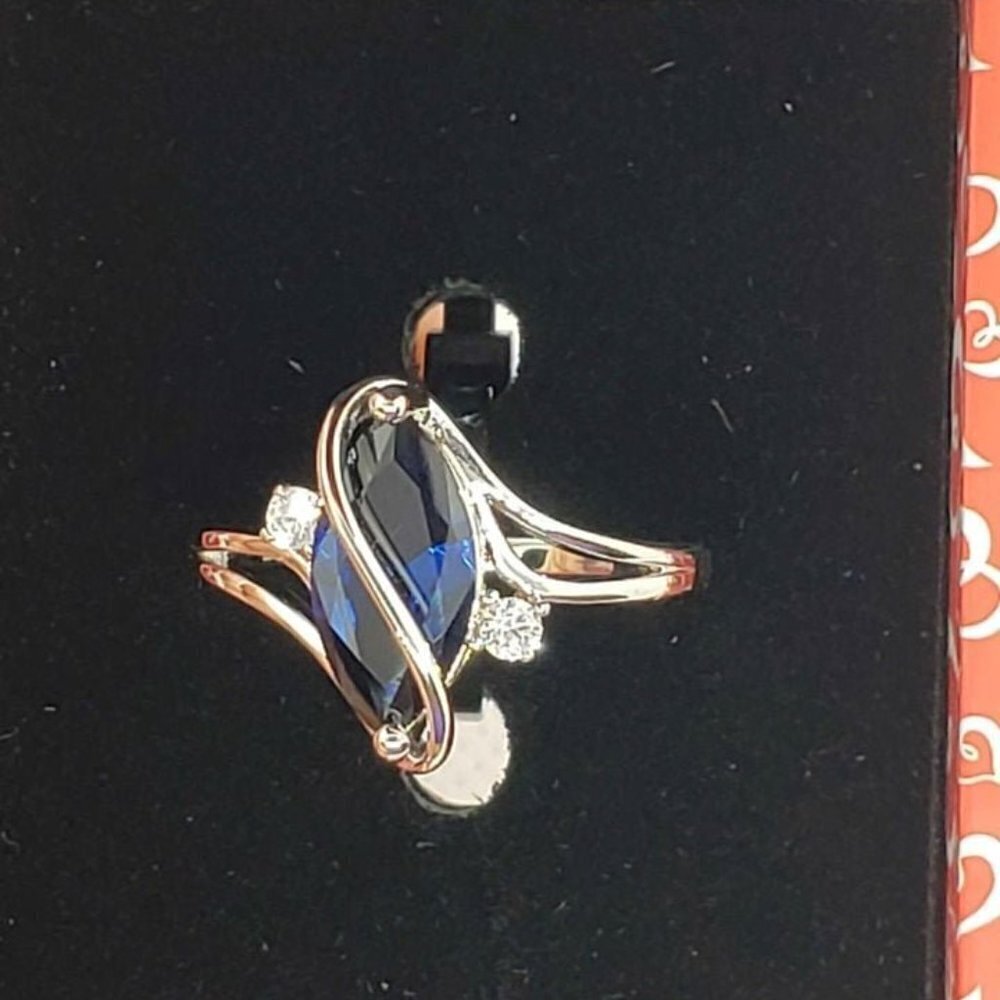 18k White Gold Plated ring with blue gemstone - Picture 2 of 3
